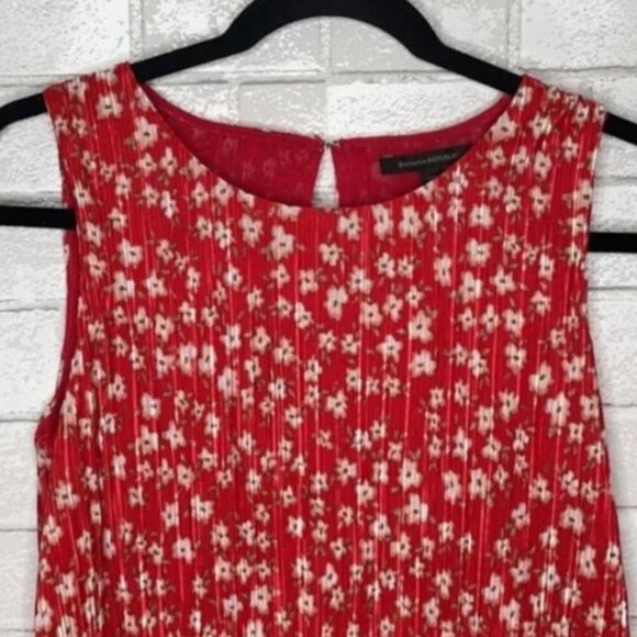 Banana Republic Red Floral Pleated Tank Top - Picture 4 of 11